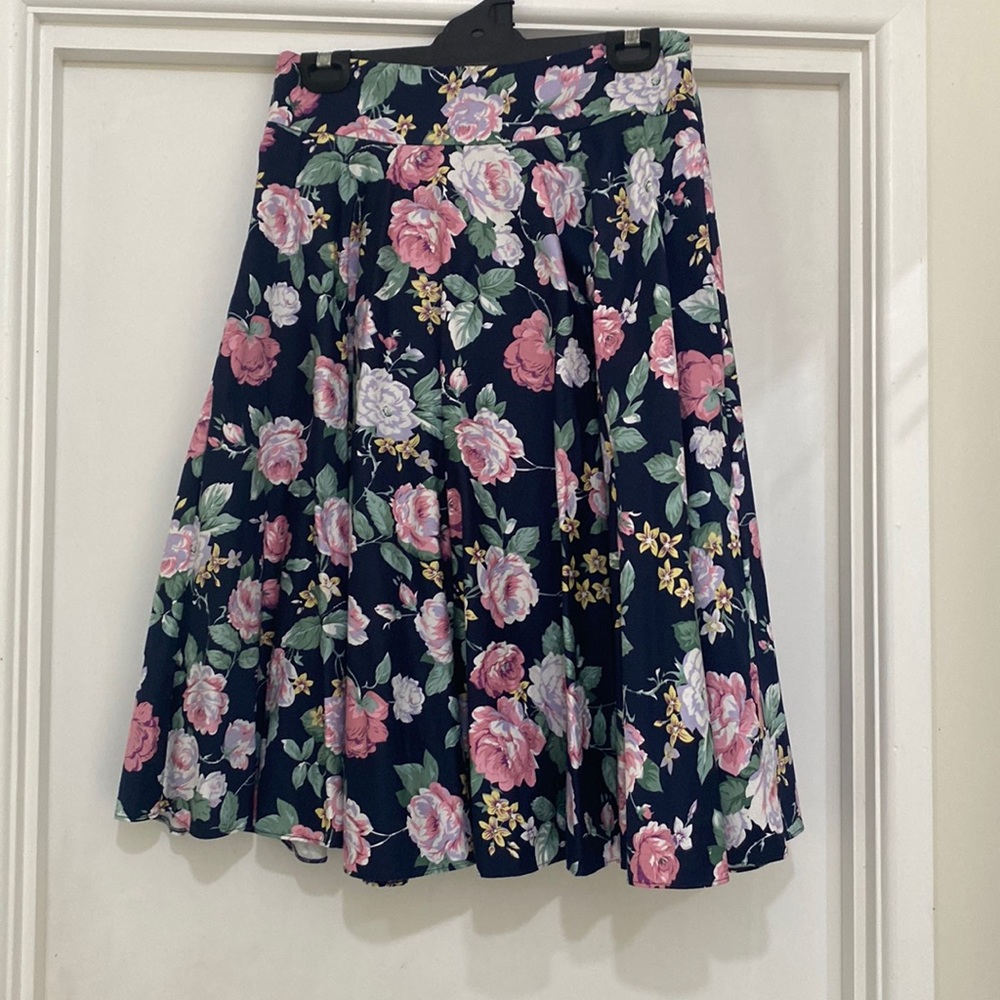 Review Size 10 Floral Skirt - Picture 1 of 8